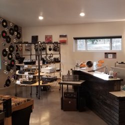SoundLeap Music - New & Vintage Vinyl Records, Headphones, Speakers, Amps & More!  Ultrasonic vinyl recording cleaning and turntable setup services.