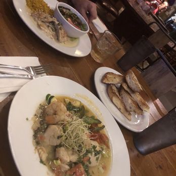 Java Jazz & Soup Nutz - Very oily seafood trio, weird chicken piccata and garlic bread - Coffee & Tea Near Me - Lahaina, Hawaii