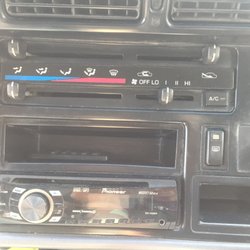 Lucky Rentals - Radio, with CD!  Only one speaker in the van was working
