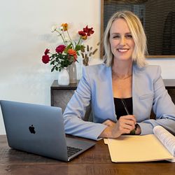 Rachelle Gilmore - Licensed Insurance Broker - Let talk about all the extra benefits available to you! I am happy to be your health insurance agent.