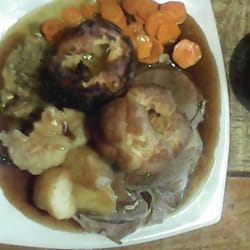 Norfolk Arms - Mmm great roast beef after a rainy end to a walk in the Peaks :)