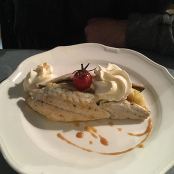 Privé de Dessert - Does it look like banana split? Maybe just a tiny bit, but not really, and tasted very plain. - French Near Me - Paris, 75