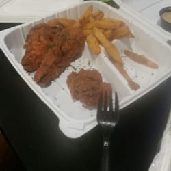 Vinyl Sports Bar & Nightclub - Non Curry chicken strips.