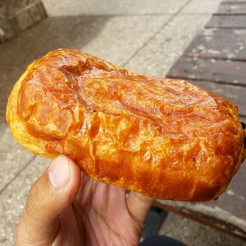 C'est Si Bon Bakery - Chocolate crossiant - Bakeries Near Me - Newport Beach, California