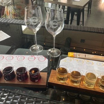 Grafted Cellars Winery - Wine tasting flights - Wine Tours Near Me - Vista, California