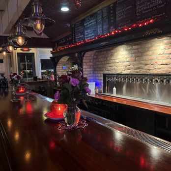 Ale & Cider House - a bar with flowers on the bar - Cideries Near Me - West Linn, Oregon Ale & Cider House - a bar with flowers on the bar - Cideries Near Me - West Linn, Oregon