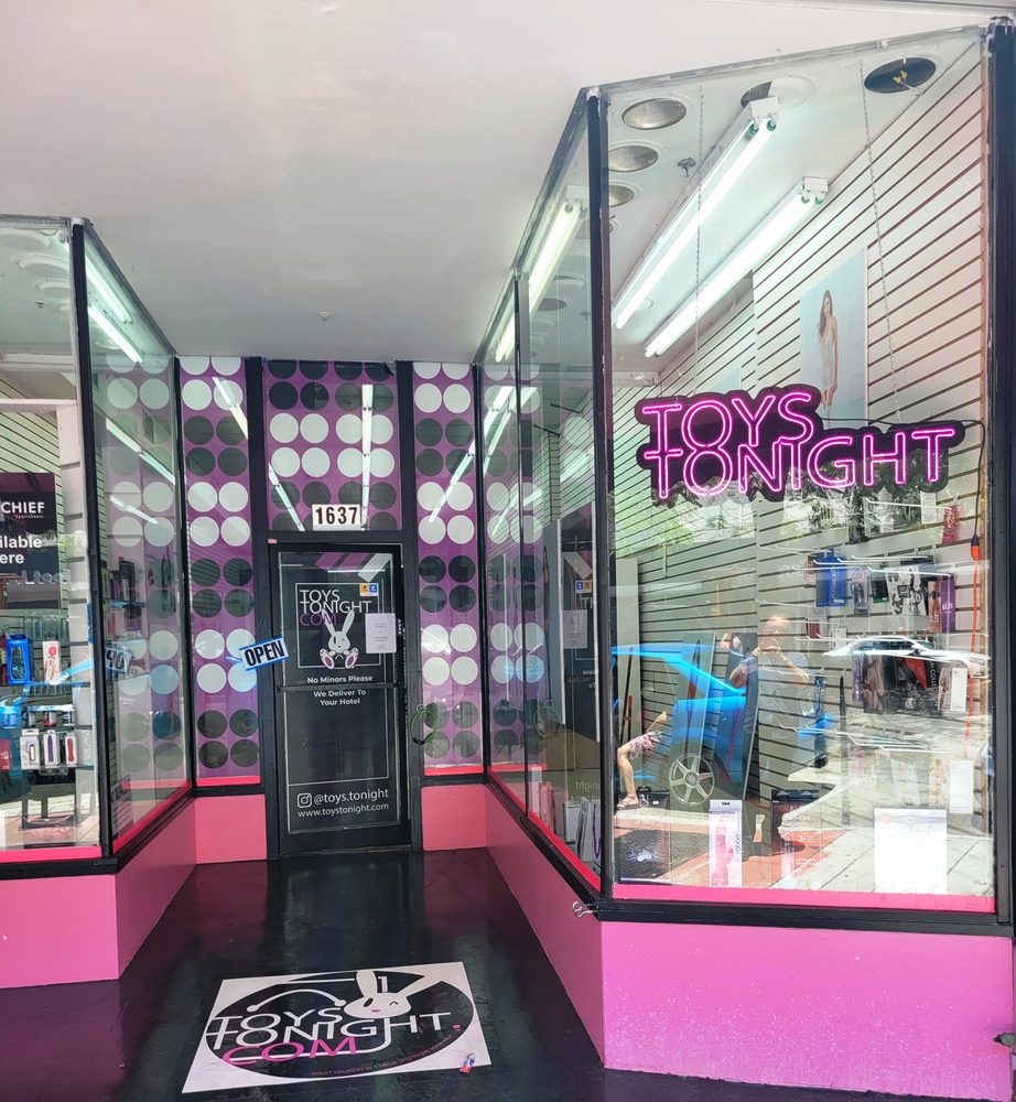 TOYS TONIGHT MIAMI BEACH Updated September 2024 1637 Washington