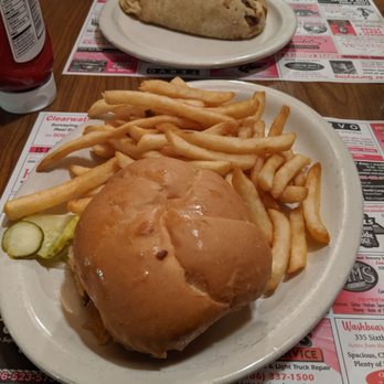 Hut Inn - Pulled pork brisket - American Near Me - Calumet, Michigan