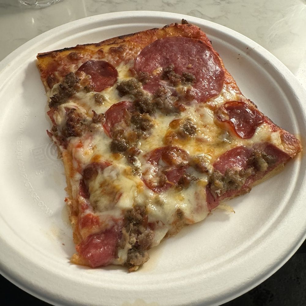 Gar baggio meat lovers pan pizza Gar baggio meat lovers pan pizza