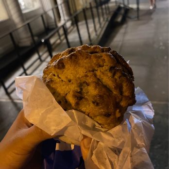 Levain Bakery - Williamsburg, Brooklyn - Bakeries Near Me - Brooklyn, New York