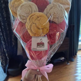 La Esperanza Restaurant and Bakery - Concha bouquet for mother's day - Bakeries Near Me - Torrance, California La Esperanza Restaurant and Bakery - Concha bouquet for mother's day - Bakeries Near Me - Torrance, California
