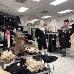 Stone Jeans Fajas y Jeans Colombianos - Very knowledgeable and helpful. Knew exactly what I needed. Highly recommend to purchase pre or post surgery garments.