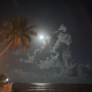 Lazy Days Restaurant - Beautiful winter Full moon! - Seafood Near Me - Islamorada, Florida Lazy Days Restaurant - Beautiful winter Full moon! - Seafood Near Me - Islamorada, Florida