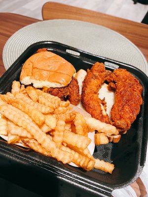 Dave's Hot Chicken by null