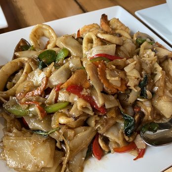 White Crane Creative Thai & Sushi - Pad Khee Mao - Thai Near Me - Forest Park, Illinois