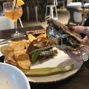 Schaumburg Public House - Fig burger - New American Near Me - Schaumburg, Illinois