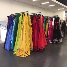 Oscar De La Renta November 2018 sample sale - gowns galore! Oscar De La Renta November 2018 sample sale - gowns galore!