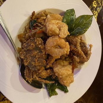 The Basil Restaurant - Softshell crab & shrimp over drunken noodles - Thai Near Me - Carson City, Nevada