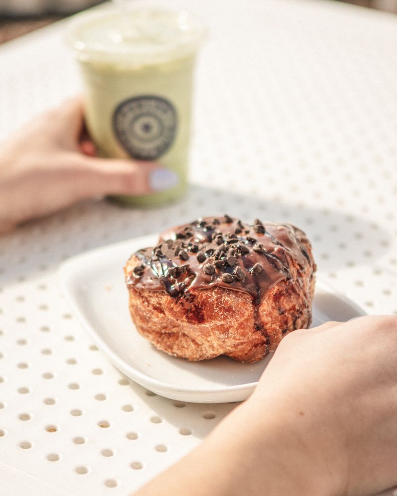 Parlor Doughnuts Logo