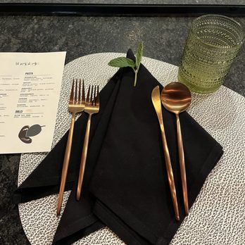 Mangiafoglie - Cool place setting - Pizza Near Me - Long Beach, California Mangiafoglie - Cool place setting - Pizza Near Me - Long Beach, California
