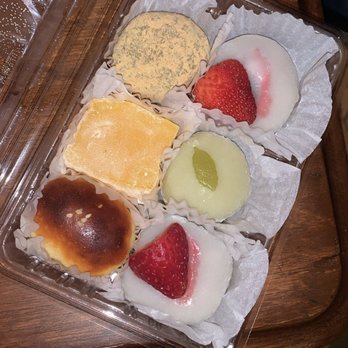 Fugetsu-Do - 6 piece box - Candy Stores Near Me - Los Angeles, California