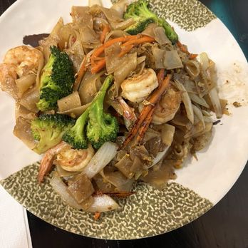 Maya Thai Cuisine - Pad see ew with shrimp - Thai Near Me - Pembroke Pines, Florida Maya Thai Cuisine - Pad see ew with shrimp - Thai Near Me - Pembroke Pines, Florida
