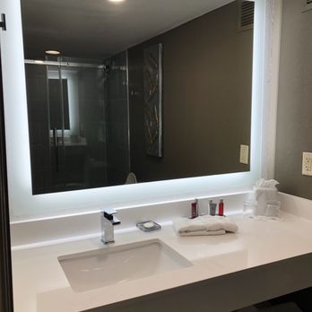 Marriott Phoenix Airport - Nice lighted mirror - Hotels Near Me - Phoenix, Arizona Marriott Phoenix Airport - Nice lighted mirror - Hotels Near Me - Phoenix, Arizona