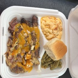 Smoke chicken with drip sauce, Mac and cheese, green beans Smoke chicken with drip sauce, Mac and cheese, green beans