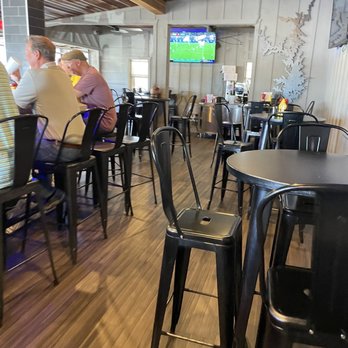 The Twisted Oar - Inside area by bar - American Near Me - Buford, Georgia