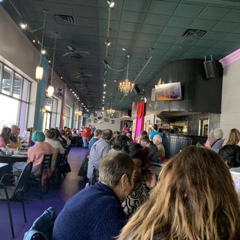 Hamburger Mary's - Packed for Sunday drag brunch - American Near Me - Toledo, Ohio