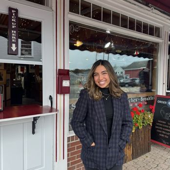 Red Cup Coffeehouse - Coffee & Tea Near Me - Boothbay Harbor, Maine
