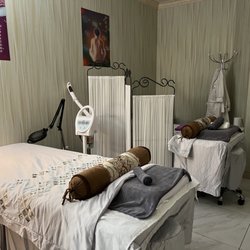 Oriental Palm Springs Spa - Facial room