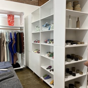 Everlane - Abbot Kinney - Women's Clothing Near Me - Los Angeles, California Everlane - Abbot Kinney - Women's Clothing Near Me - Los Angeles, California