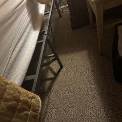 North Cascades Inn - Leg of bed that will attach and hurt your toes and it really hurts. Even after moving furniture