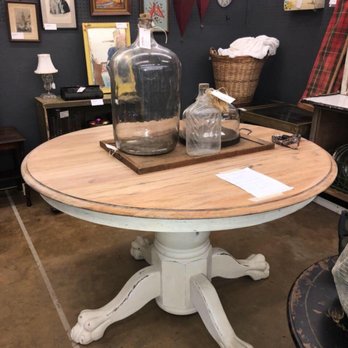 A Moment In Time - The Scarlet Bean (Booth 918) - Antiques Near Me - Memphis, Tennessee