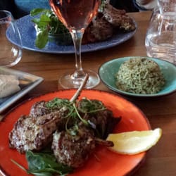 Stavros taverna - Lamm racks, spinach rice, tzatziki and wine