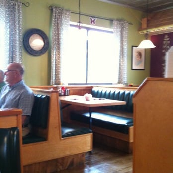 Rozzi's - Inside - American Near Me - Thomaston, Connecticut