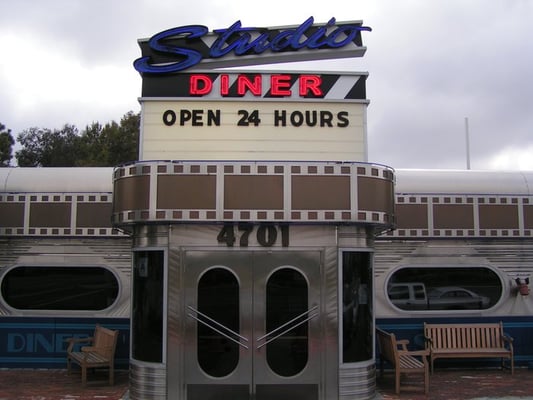 Studio Diner by null