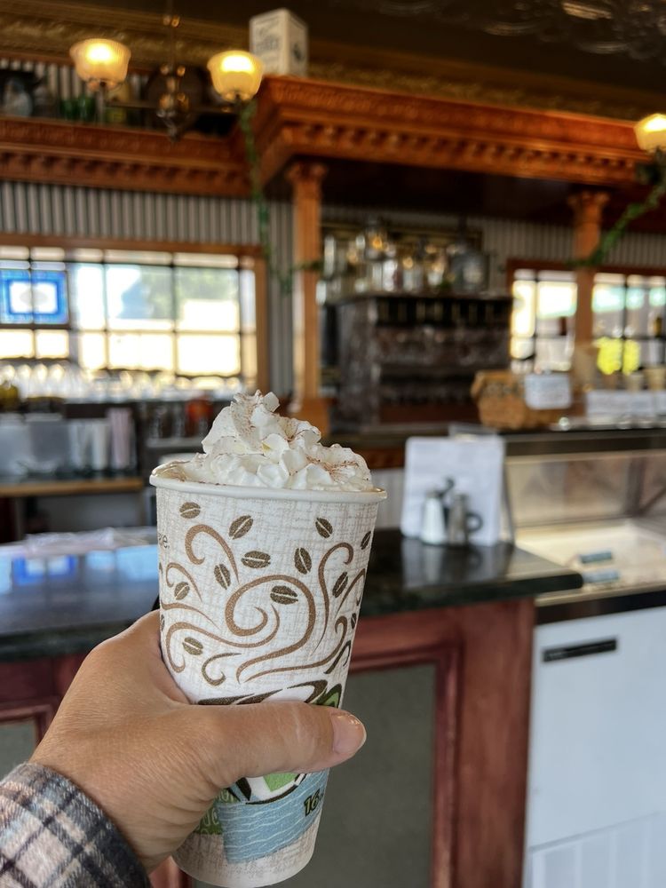 Silver Scoop Creamery Logo