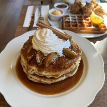 Darla Cafe  - Apple pie pancakes (seasonal) - Asian Fusion Near Me - Saratoga, California