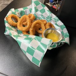 The Green Between Billiards - Delicious onion rings