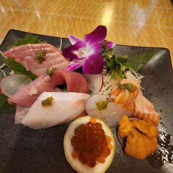 Hayatobi Sushi - sashimi premium 8pc - Sushi Bars Near Me - San Gabriel, California