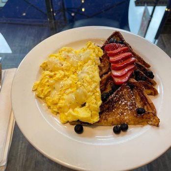 Azalea - Scrambled eggs French Toast - Coffee & Tea Near Me - New York, New York Azalea - Scrambled eggs French Toast - Coffee & Tea Near Me - New York, New York