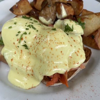 Rustic Roots - Salmon Benedict - Breakfast & Brunch Near Me - Shelburne, Vermont
