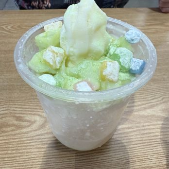 K Cafe & Eats - Honeydew Bingsu + extra mochi - Cafes Near Me - Schaumburg, Illinois