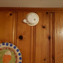 Owens Motel - No battery in smoke detector