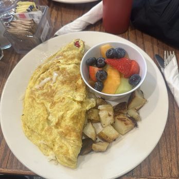 Brioche Bakery & Cafe - California Omelette - Breakfast & Brunch Near Me - San Francisco, California Brioche Bakery & Cafe - California Omelette - Breakfast & Brunch Near Me - San Francisco, California