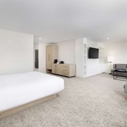 The Pell - Guest Room