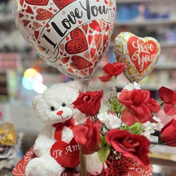 Dollar Tree - Gift basket - Discount Store Near Me - Berwyn, Illinois