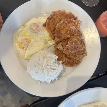 Leong’s Road House - Corn beef and hash + eggs + rice - Comfort Food Near Me - Kapaʻa, Hawaii